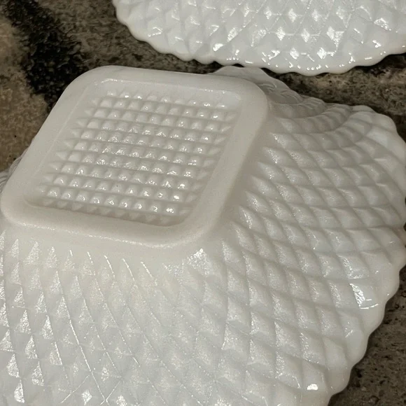 Vintage 1950s Fenton Diamond Cut Scalloped 6” White Milk Glass Candy Nut Dish’s - Picture 10 of 13